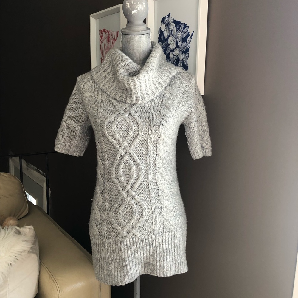 Old navy sweater tunic. Cowl neck. Short sleeves.